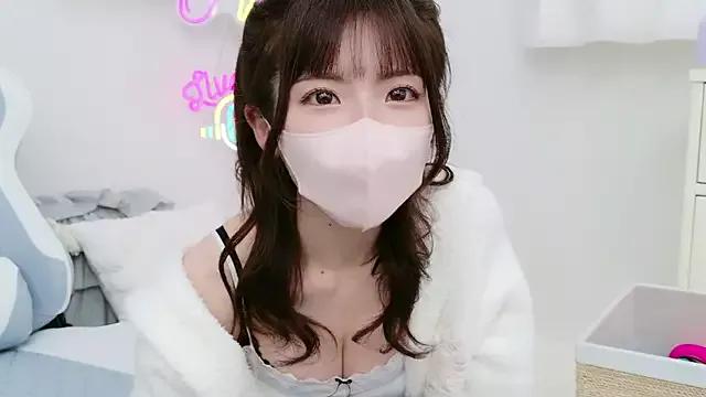 -minami- on StripChat