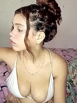 1CANDYLOVE on StripChat