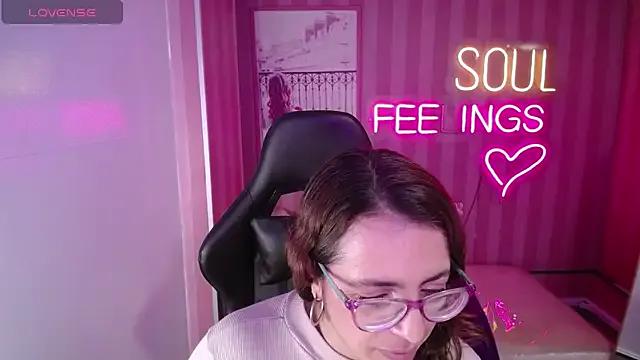 _Evoni_b on StripChat