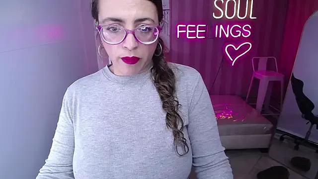 _Evoni_b on StripChat