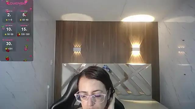 _Evoni_b on StripChat