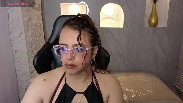 _Evoni_b on StripChat