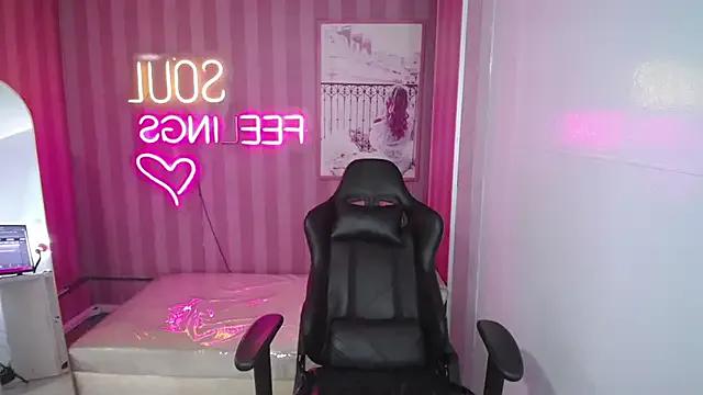 _Evoni_b on StripChat