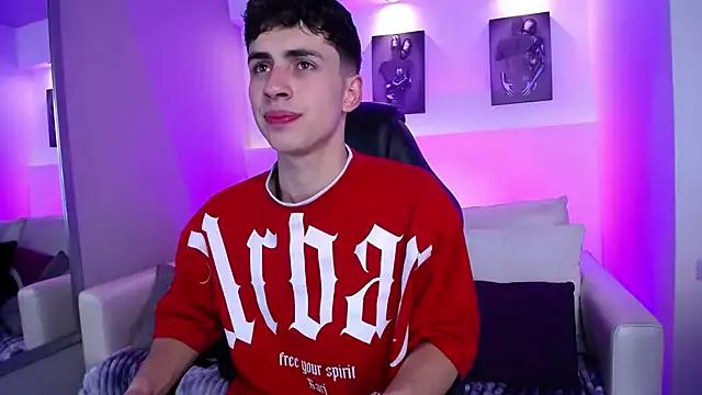 AdrianRinaldi on StripChat