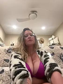 Freechat Aleesa_milfxo on StripChat