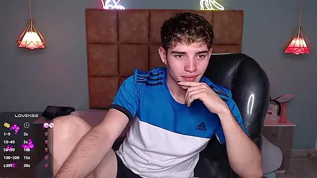 AlejooTwink on StripChat