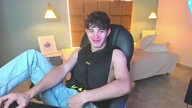 AlejooTwink on StripChat