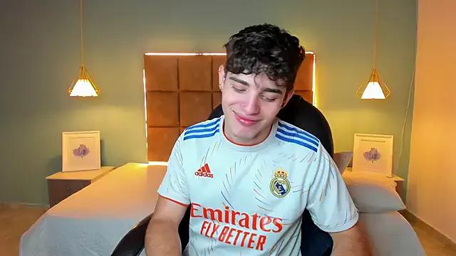 AlejooTwink on StripChat