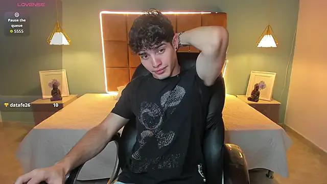 AlejooTwink on StripChat