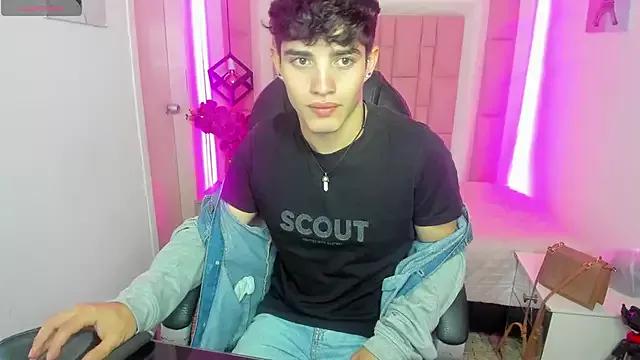 AlejooTwink on StripChat