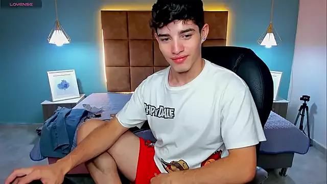 AlejooTwink on StripChat