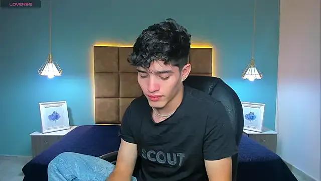 AlejooTwink on StripChat