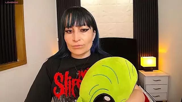 alicia_moom on StripChat