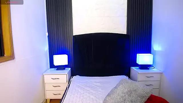 alicia_moom on StripChat