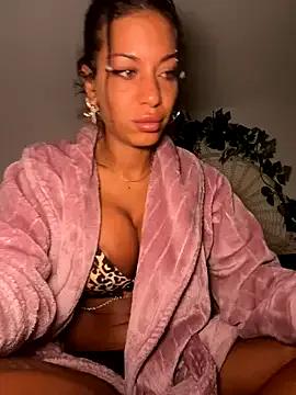 Freechat AlyssaHottv_ on StripChat