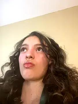 AriaHeavenss on StripChat