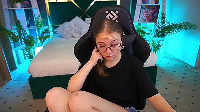 ArrinaWairr on StripChat