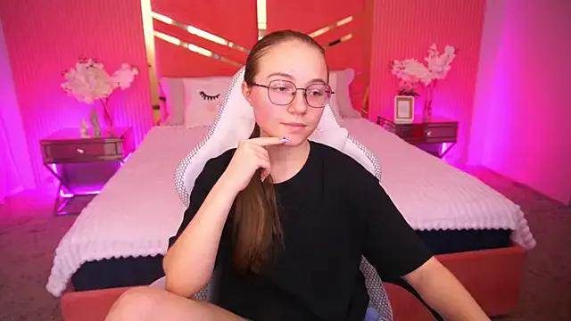 ArrinaWairr on StripChat