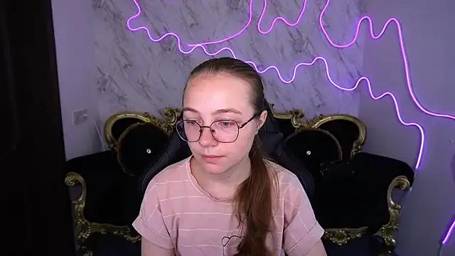 ArrinaWairr on StripChat