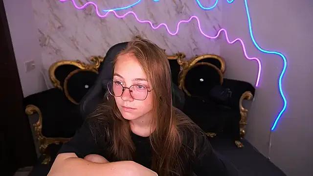 ArrinaWairr on StripChat