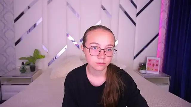 ArrinaWairr on StripChat