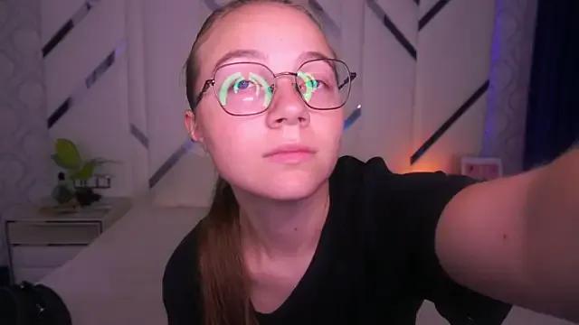 ArrinaWairr on StripChat