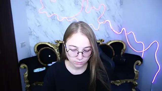 ArrinaWairr on StripChat