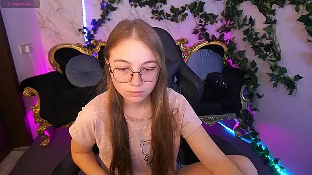 ArrinaWairr on StripChat