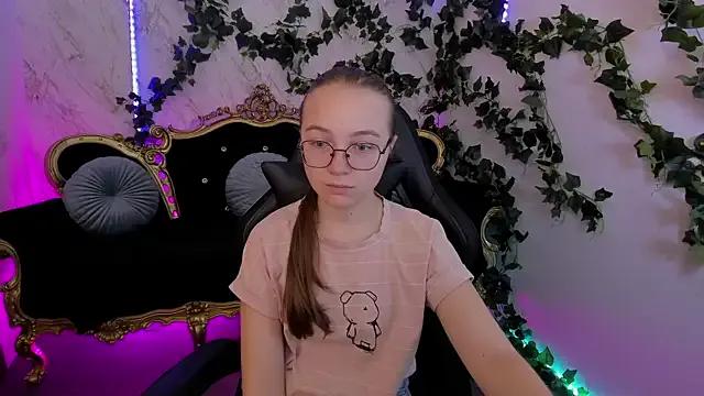 ArrinaWairr on StripChat