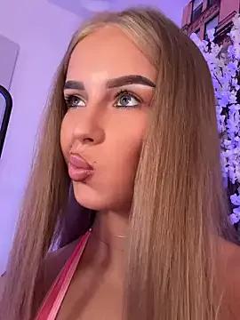 AubrieleRouj1 on StripChat