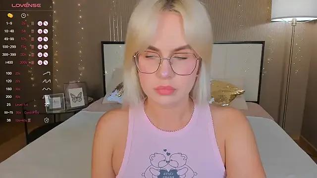 bellatip on StripChat