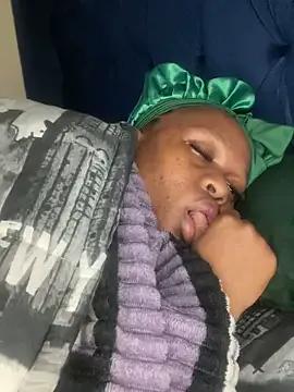 Boneca25 on StripChat