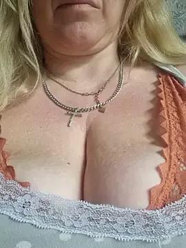 Freechat Bouncy-Bella28X on StripChat