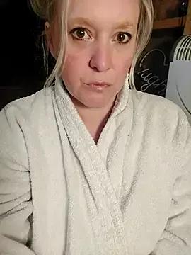 Freechat Bouncy-Bella28X on StripChat