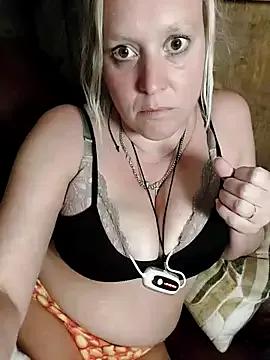 Freechat Bouncy-Bella28X on StripChat