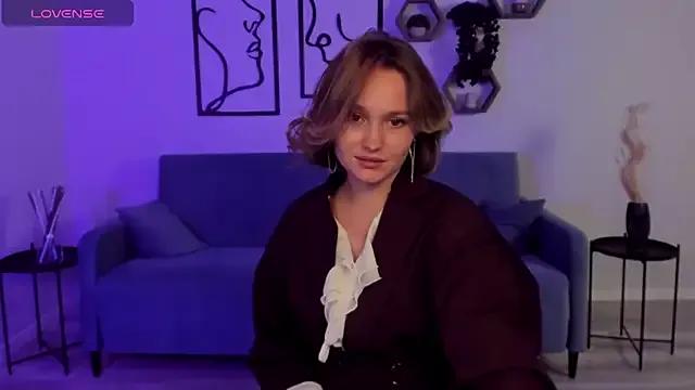 BritnieCute on StripChat