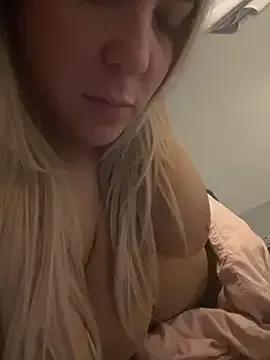 Bustyblondebabe32 — Suck my nipples