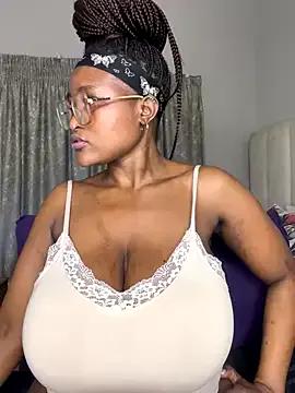 Bustygoddess32 on StripChat