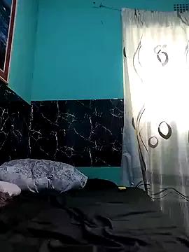 Bustyslave48 on StripChat