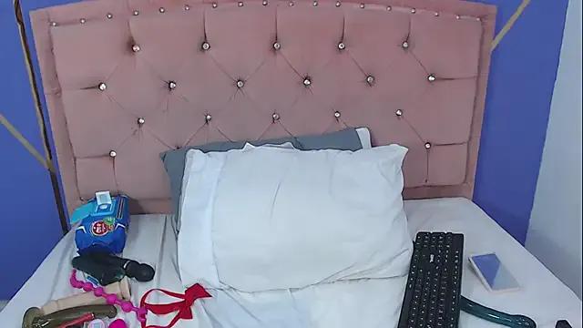 Camila_Nolimit on StripChat