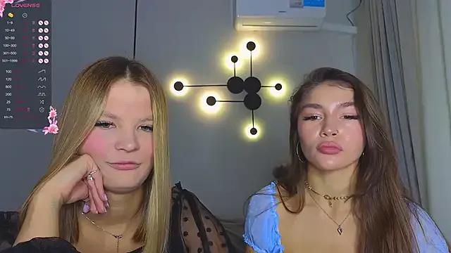 Caroline__Brown on StripChat