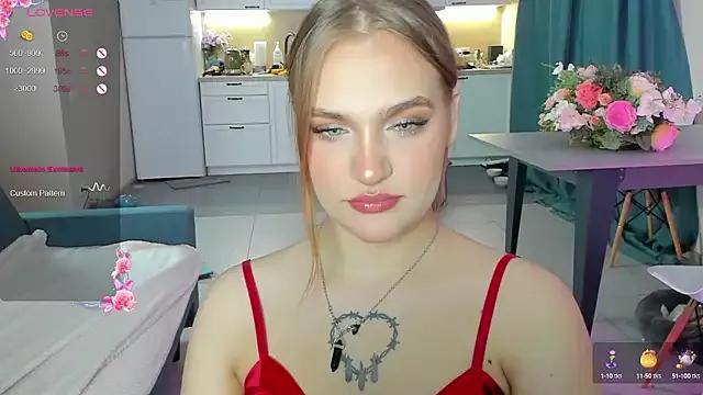 Freechat CarolineLovers on StripChat