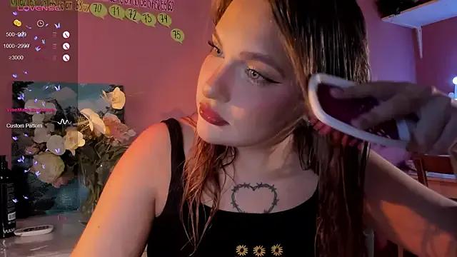 Freechat CarolineLovers on StripChat