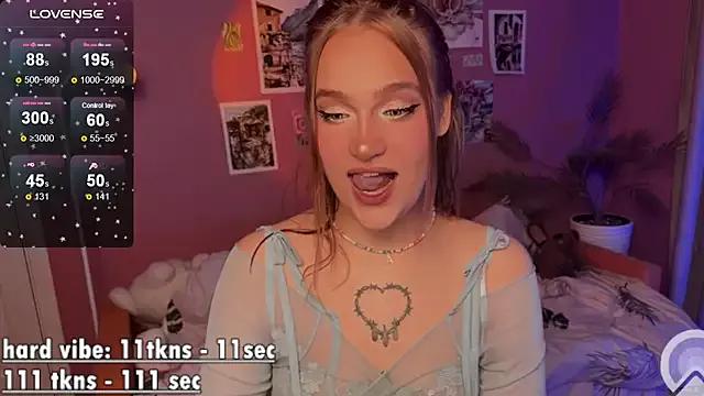 Freechat CarolineLovers on StripChat