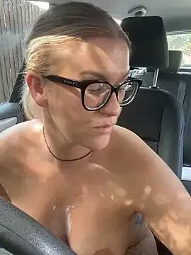 Charleigh_xx on StripChat