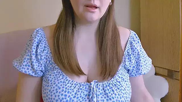 ChubbyMaia on StripChat