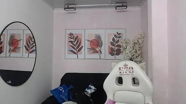 Dafne_huges on StripChat