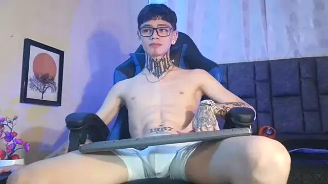 Dan_brownn on StripChat