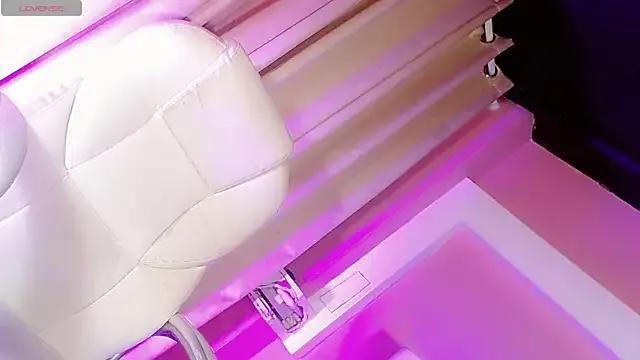 Daphnne_XXX on StripChat