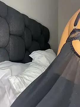 Diamondpussy97 on StripChat